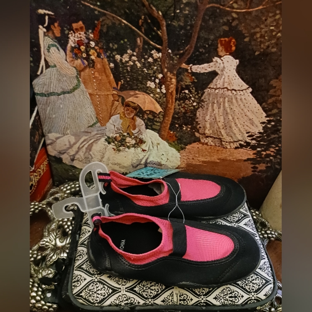 Sole del Sol Black and Red Shoes for Sand, Surf & Sun Size 2 Kids,NWT.🦊🐩🐕🐈